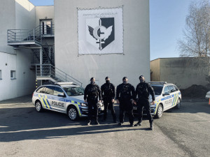 FOTO, VIDEO: Policejní mikulášská směna nadělovala v Klokánku v Hostivicích