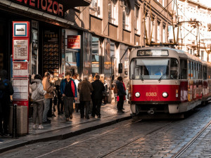 Zaměstnancům pražského dopravního podniku se přes razantní propad tržeb zvýší mzdy