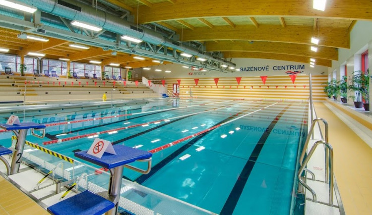 Bazénové centrum KV Arény se opět otevřelo veřejnosti