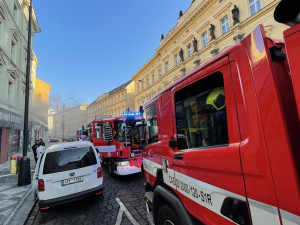 FOTO, VIDEO: Požár elektra v Praze způsobil škodu za několik milionů korun