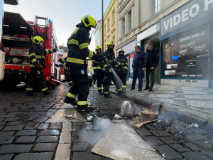 FOTO, VIDEO: Požár elektra v Praze způsobil škodu za několik milionů korun