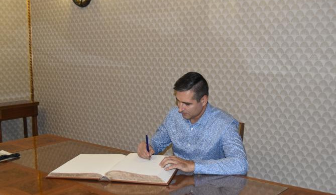 Cenu Michala Velíška letos převzal muž, který zachránil hocha spadlého do septiku