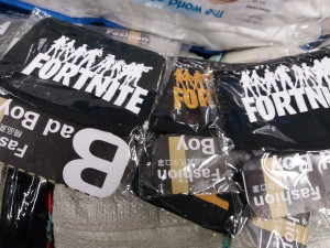 FOTO, VIDEO: Celníci v Praze odhalili padělky roušek za 18 milionů. Nejvíc jich objevili v Sapě