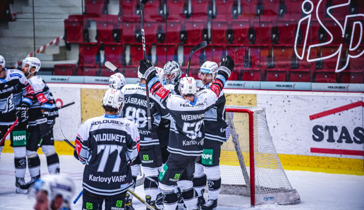 KV Aréna dnes hostí souboj sousedů v extraligové tabulce