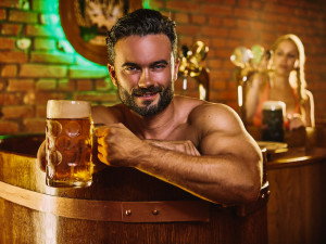 Originální vánoční dárek, který udělá radost? Voucher do revolučního pivního wellness SPA BEERLAND PRAHA