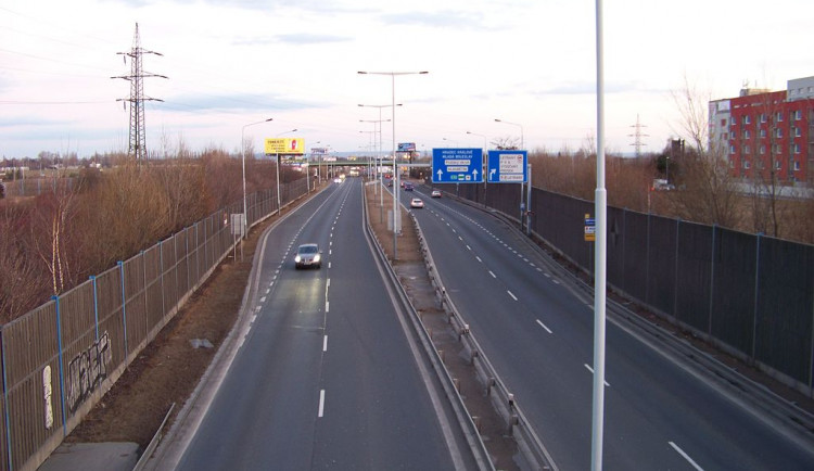 V Kbelské ulici vzniknou podchody pod železniční tratí. Místo tak bude bezpečnější i dostupnější pro pěší i cyklisty