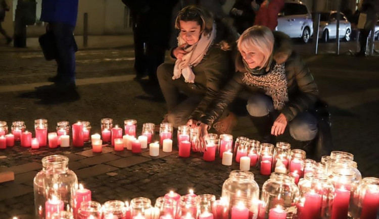 Šabachův park bude od pátku zdobit obrovské srdce ze svíček. Praha 6 si připomene odkaz Václava Havla