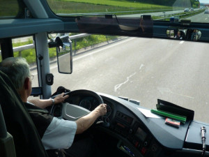 Autobusoví dopravci z celé republiky míří do Prahy. V neděli budou protestovat