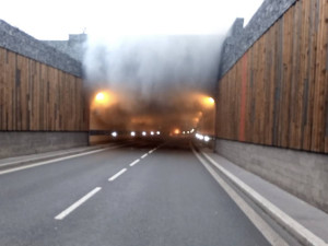FOTO, VIDEO: Dvě jednotky hasičů dnes zlikvidovaly požár v tunelu Blanka