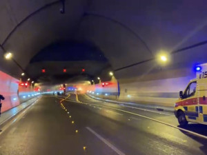 FOTO, VIDEO: Dvě jednotky hasičů dnes zlikvidovaly požár v tunelu Blanka