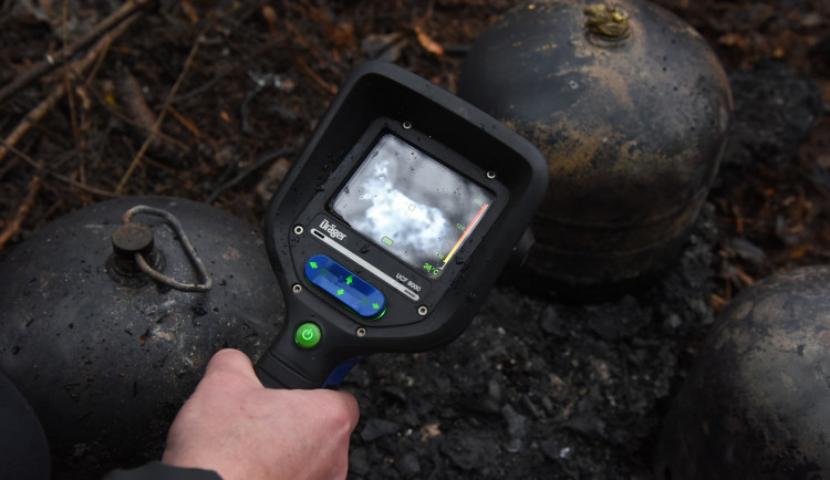 FOTO: Hasiči objevili při dnešním požáru v Praze torzo lidského těla