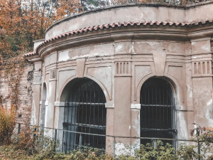 Sala terrena, jejíž původ není dodnes jasný, je poslední dochovanou barokní stavbou v usedlosti Popelka