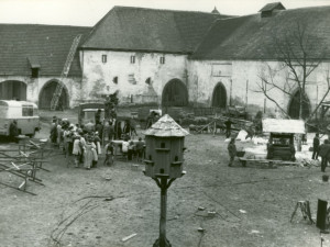 Víte, kde se natáčely legendární Tři oříšky pro Popelku?