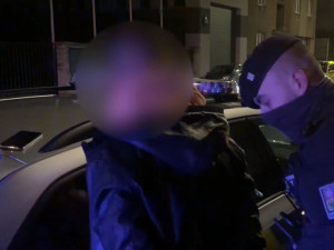 VIDEO: Na Štědrý večer našli policisté u muže v zaparkovaném autě dvacet gramů pervitinu