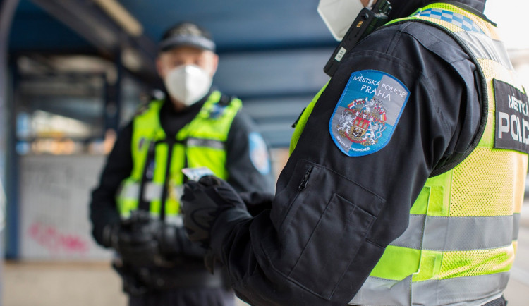 size3-16073564867941-241-prazsti-straznici-v-listopadu-resili-temer-tisic-pripadu-poruseni-narizeni-tykajici-se-koronaviru