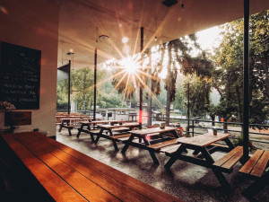 Měli bychom žít americký sen, místo toho se snažíme probudit z české noční můry, říkají majitelé oceňovaného bistra