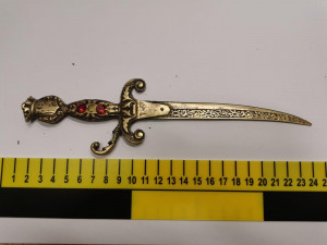 FOTO, VIDEO: Policisté zadrželi muže, který v Praze ohrožoval nožem několik žen