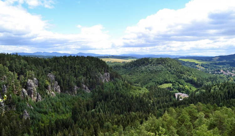 Dovolená se ode dneška počítá v hodinách místo dní, novela také umožní zaměstnancům požádat o převod do dalšího roku
