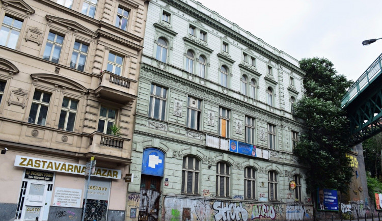 Nový Dům tance? Chátrající Žižkovské lázně by se mohly stát centrem tance