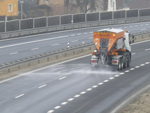 Česko ochromí náledí. Meteorologové varují před nehodami a úrazy