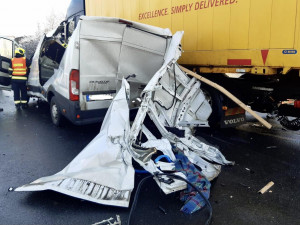 Na Pražském okruhu došlo k další nehodě. Srazila se zde dodávka s kamionem