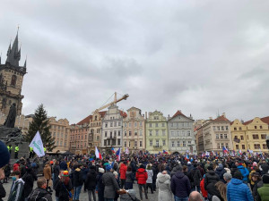 FOTO: V centru Prahy demonstrovaly tři tisíce lidí proti vládním opatřením