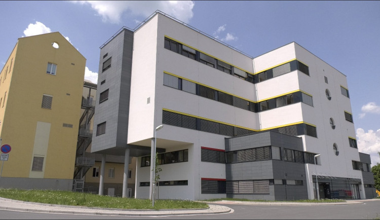 V chebské nemocnici došlo k okamžitému uzavření porodnice