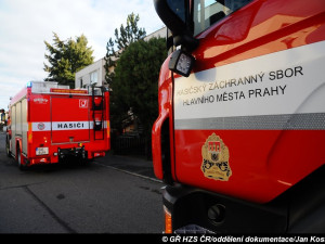 Při požáru rodinného domu v Praze byl nalezen mrtvý člověk