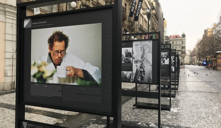 FOTO: Venkovní výstava Nežádoucí okamžiky je zaměřená na cenzuru novinářských snímků