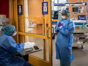 Pražské nemocnice hlásí nejvíce pacientů s koronavirem od začátku pandemie. Na Bulovce je hospitalizovaných 165 lidí