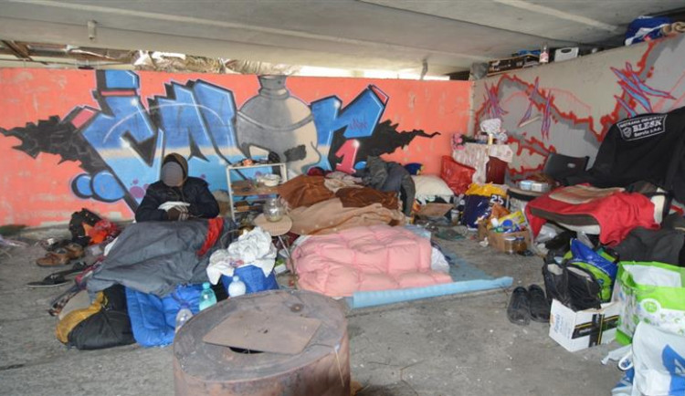 Hradečtí policisté poučili nové bezdomovce "co a jak"