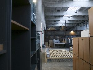 Praha otevřela nábytkovou banku. Je určena pro sociálně potřebné