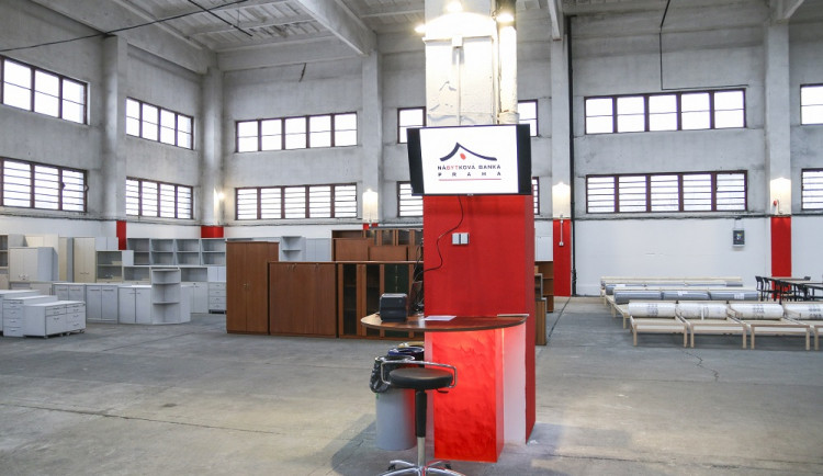 Praha otevřela nábytkovou banku. Je určena pro sociálně potřebné