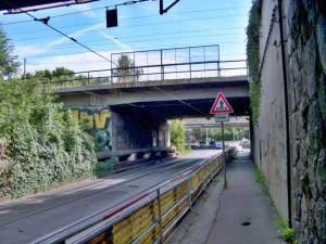 Kvůli opravě železničního koridoru bude až do konce ledna uzavřený podjezd v Průběžné ulici