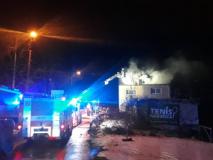 FOTO, VIDEO: V Praze hořel dům. Obyvatelé museli vyhledat náhradní ubytování