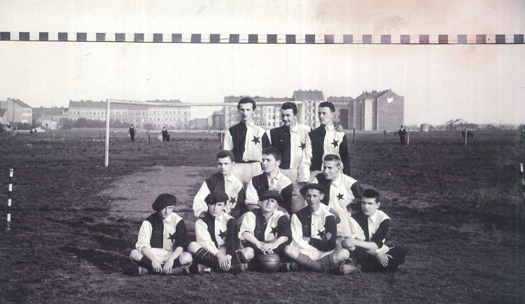Proč červená a bílá s hvězdou postavenou na hrot? Fotbalová Slavia slaví 125 let od založení