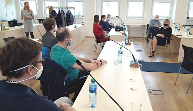 Vyhrocenou situaci v nemocnici chce pomoci vyřešit vedení radnice