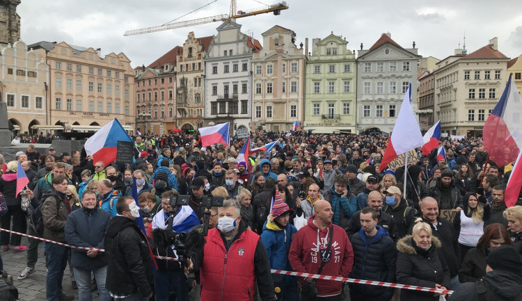 Další protest v Praze. Demonstranti z celé republiky dnes budou blokovat vládní budovy