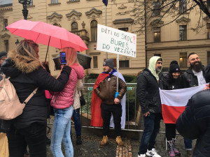 FOTO, VIDEO: Demonstranti jsou u Úřadu vlády. Na protest dohlíží policie