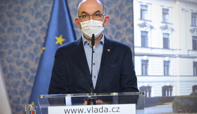 Blatný má do dvou týdnů skončit jako ministr. Ve hře je Prymula nebo Babiš