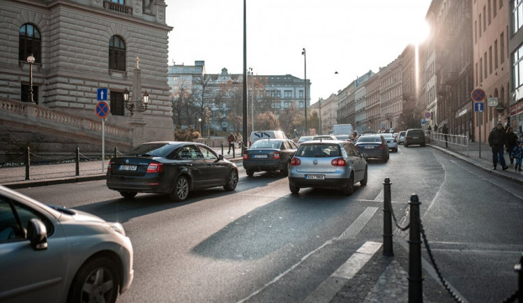 Žádosti o řidičský průkaz bude možní podat také elektronicky