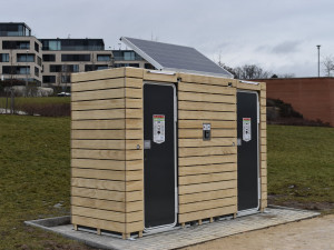 FOTO: V Praze 6 vznikly nové mobilní toalety. Lze na nich platit hotově i kartou