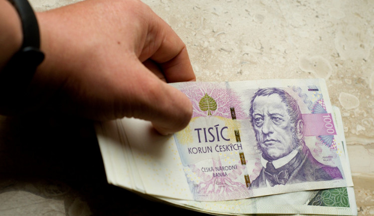 size4-16123698239514-2-vyssi-nemocenska-v-dobe-koronaviru-rana-z-milosti-pro-firmy-reaguje-hospodarska-komora