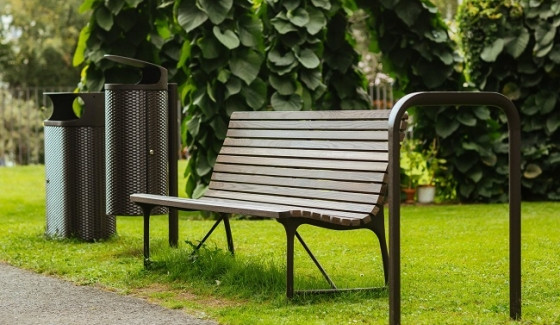 Praha 6 zachová lavičky na veřejných místech. Ty s reklamou budou nahrazeny novými
