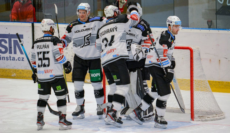 Dnes by se v KV Aréně mohlo slavit, Energie hostí poslední České Budějovice