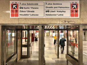FOTO: Metro Palmovka se dočkalo nové navigace pro cestující
