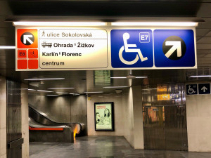 FOTO: Metro Palmovka se dočkalo nové navigace pro cestující