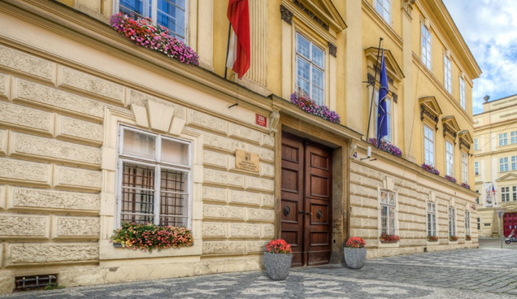 Studenti dnes položí před ministerstvo školství svíčky jako nesouhlas proti navrženým úpravám maturit