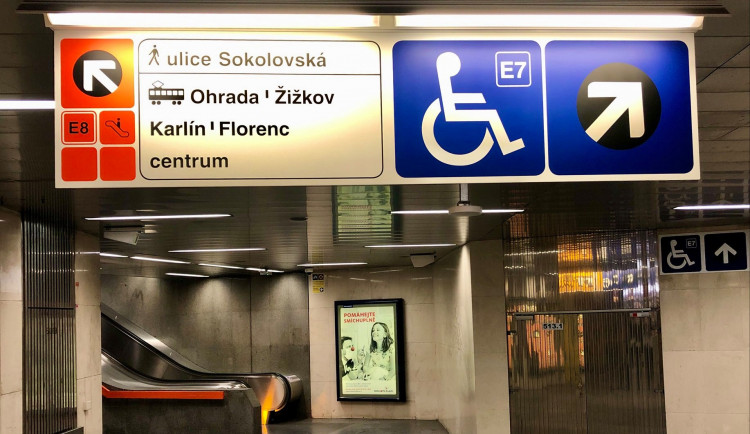 FOTO: Metro Palmovka se dočkalo nové navigace pro cestující