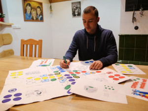 Covide, nezlob mě – mladý biatlonista trefil do černého novou deskovou hrou